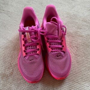 Nike Women's Fuchsia Sneakers